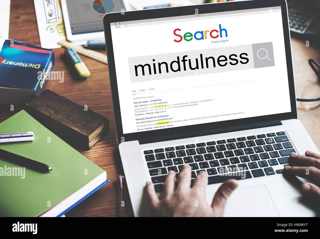 Mindfulness attenti spiritualità Zen concetto di sensibilizzazione Foto Stock