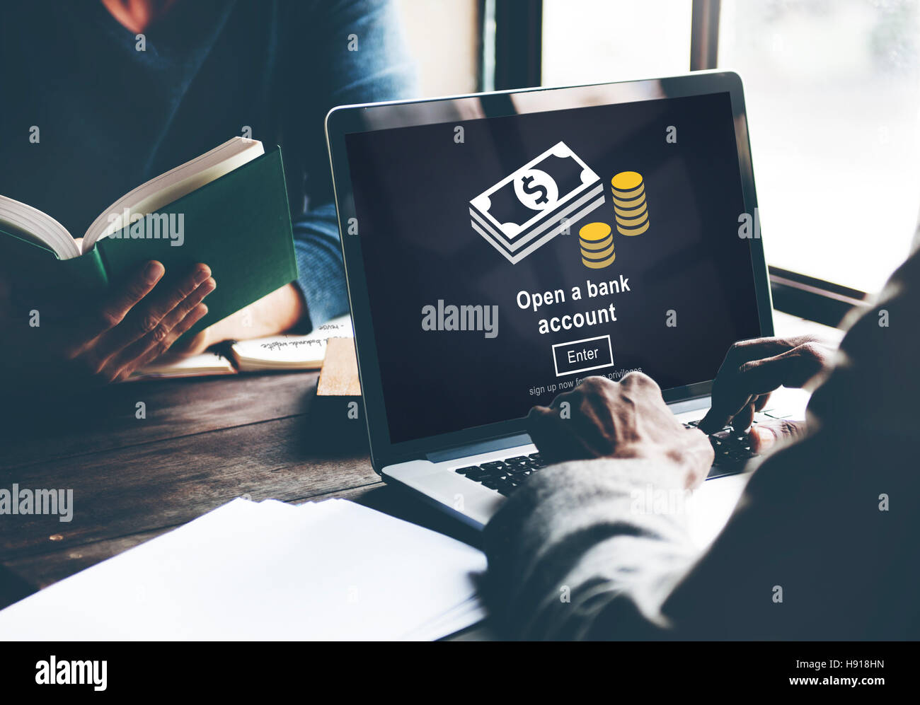 Aprire un conto in banca di risparmio bancario concetto finanziario Foto Stock