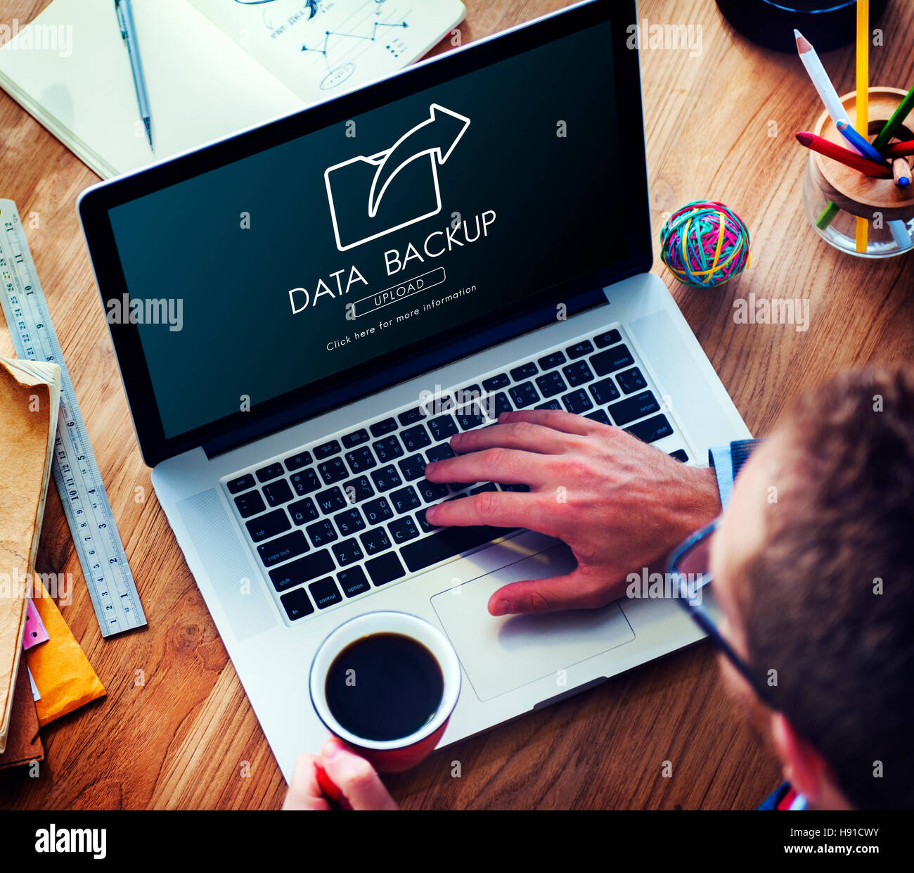 Il trasferimento dei dati Exchange sincronizzazione condivisione concetto di caricamento Foto Stock