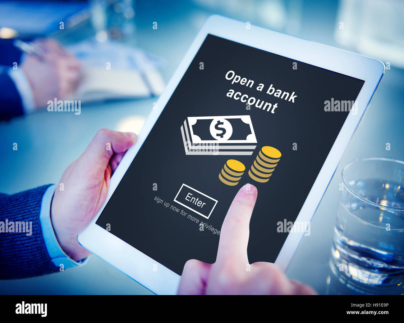 Aprire un conto in banca di risparmio bancario concetto finanziario Foto Stock