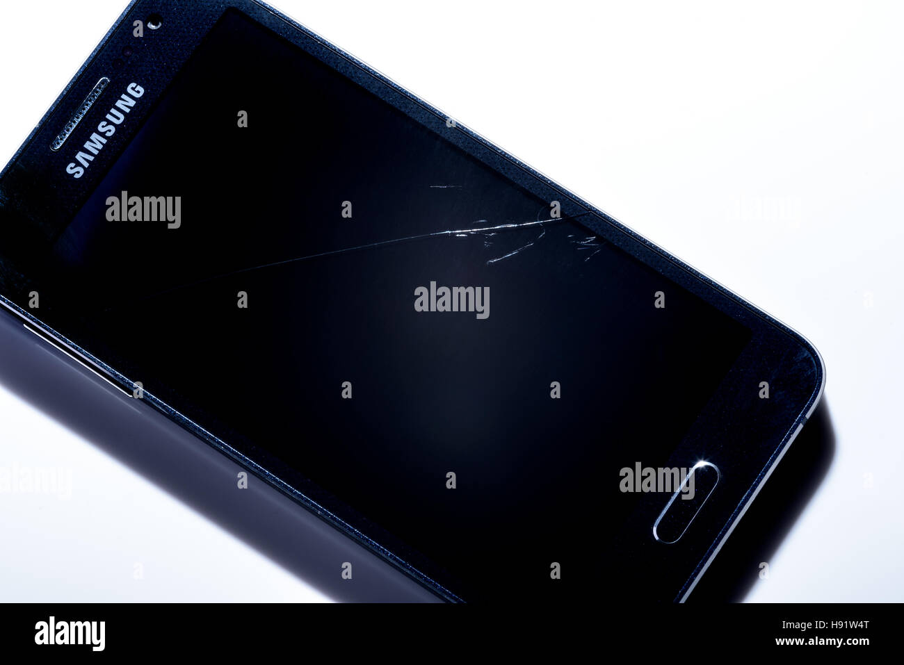 Schermo rotto su un Samsung smart phone. Foto Stock