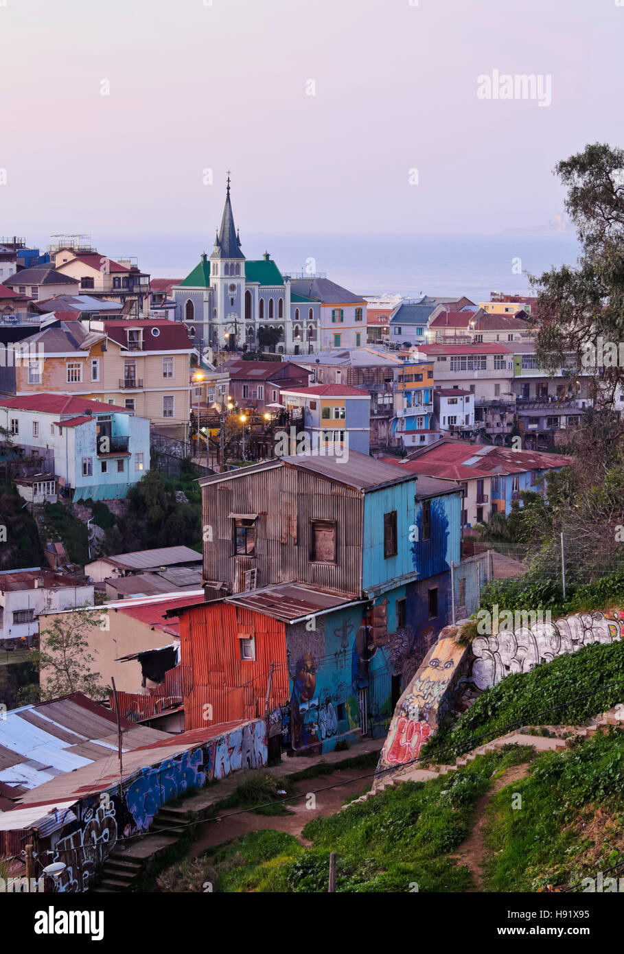 Il Cile, Valparaiso, vista in elevazione del quartiere storico Cerro Concepcion, dichiarato come patrimonio mondiale dell'UNESCO. Foto Stock