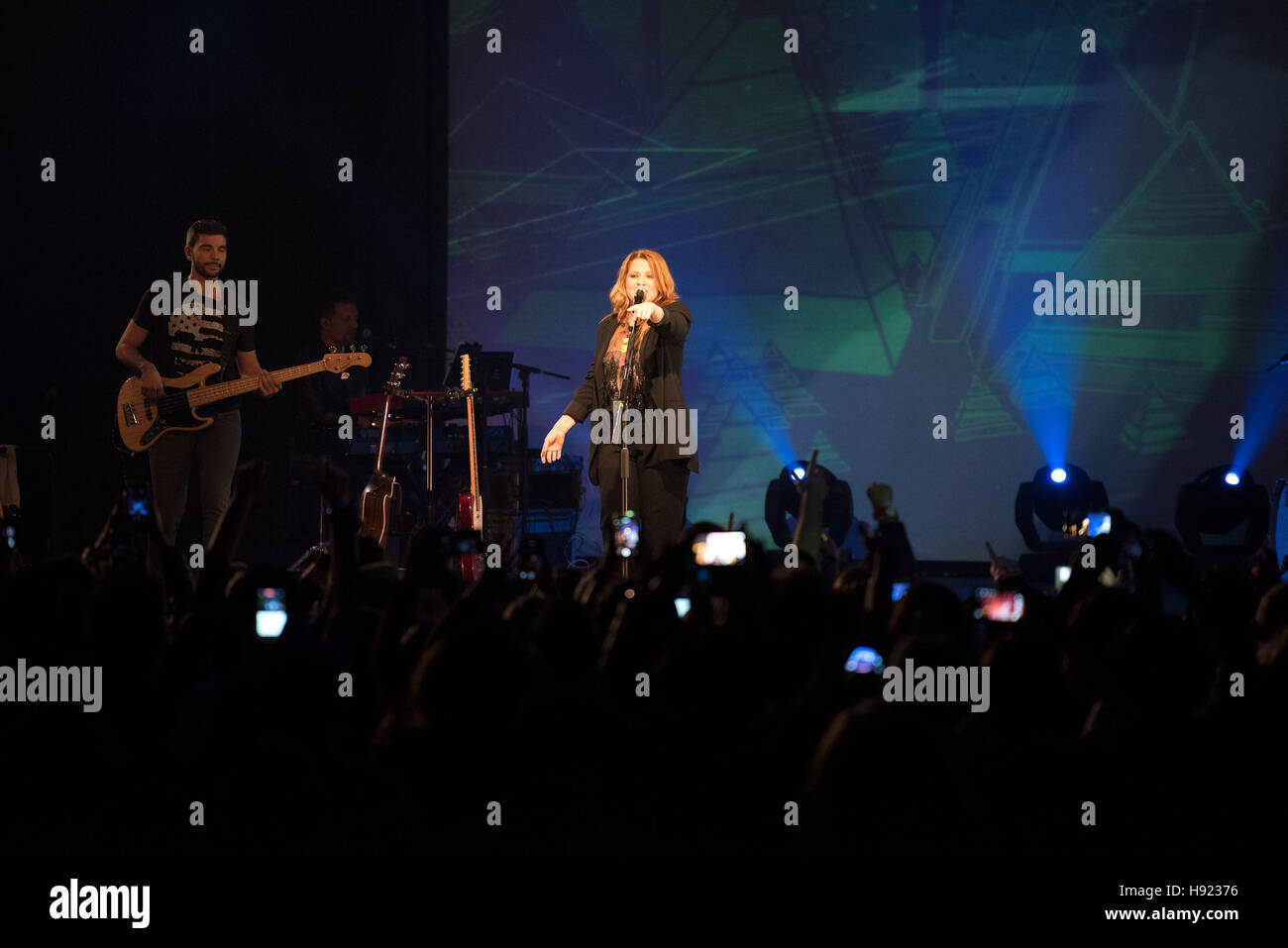 Napoli, Italia. 17 Nov, 2016. Noemi, cantante italiana, esegue presso la Casa della Musica di Napoli durante il 'cuore d'artista Club'. Noemi ( Veronica Scopelliti) è un italiano il cantante-cantautore. Nel 2013 divenne un pullman nella voce dell'Italia. © Paola Visone/Pacific Press/Alamy Live News Foto Stock