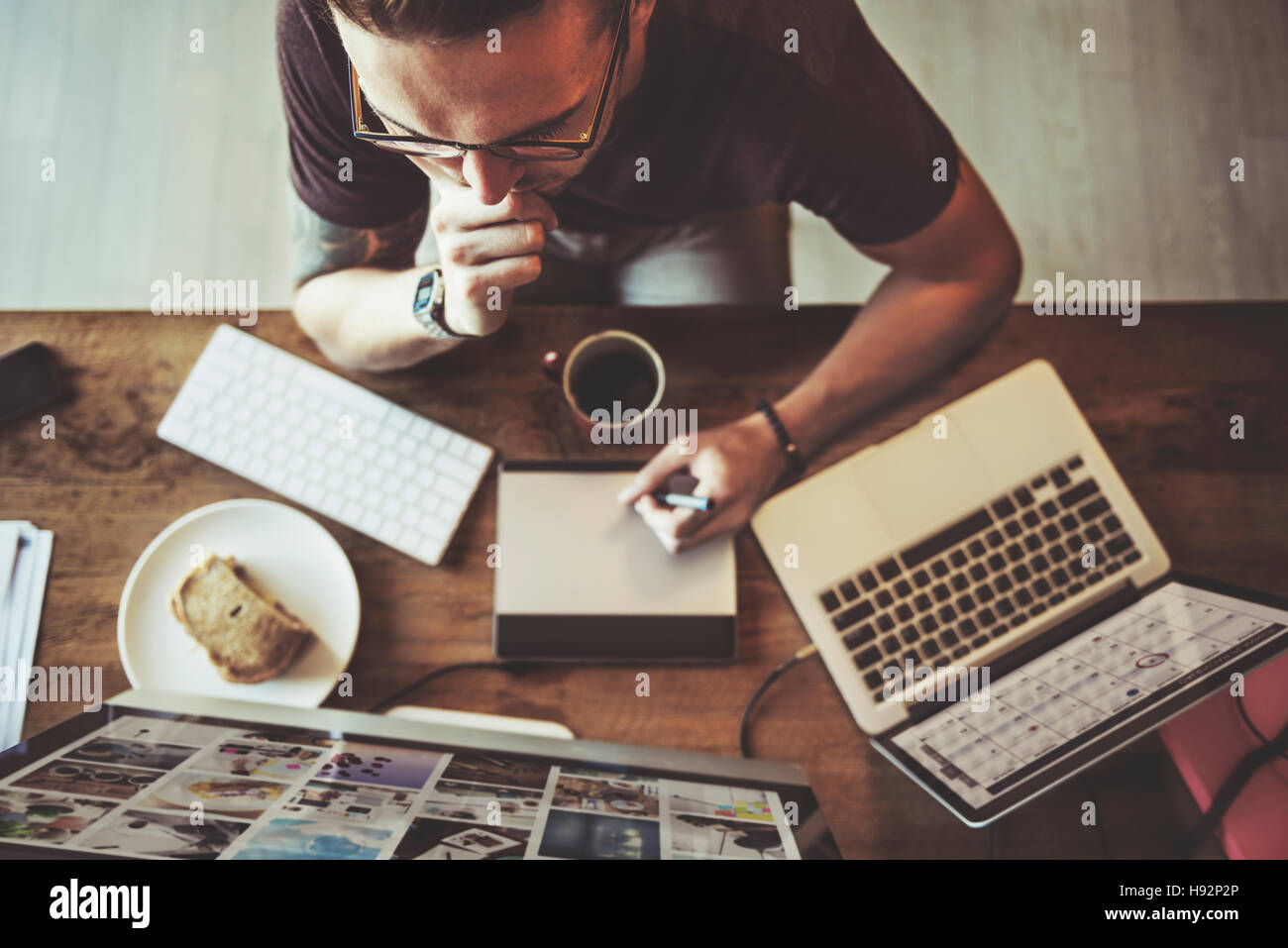 Il sovraccarico di lavoro contemporaneo di carriera concetto di lavoro Foto Stock