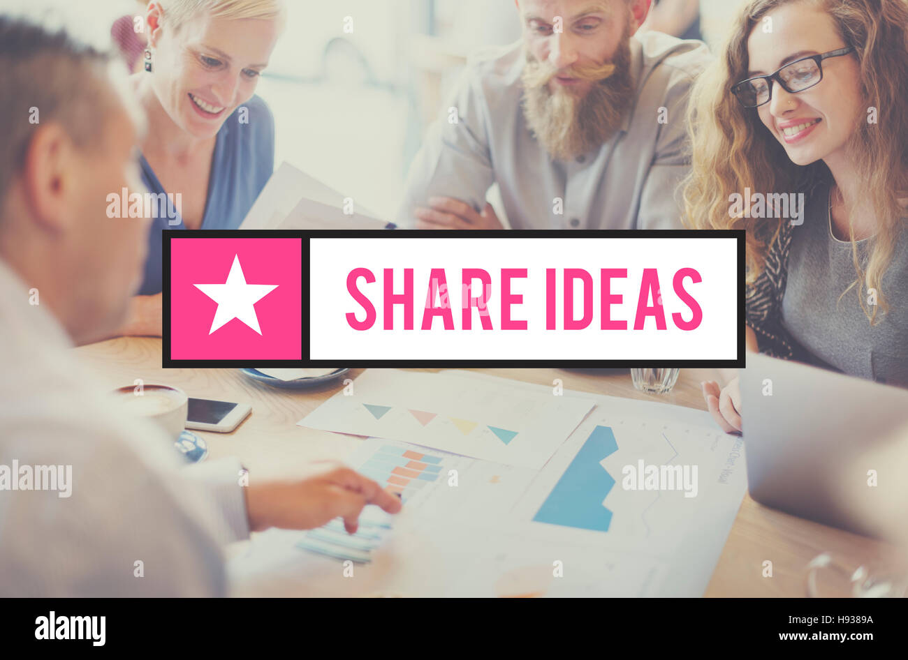 Condividere idee Scambio di comunicazione il concetto di feedback Foto Stock