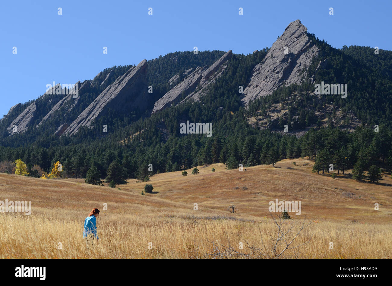 Boulder's Green Mountain e il Flatirons su una soleggiata giornata di caduta Foto Stock