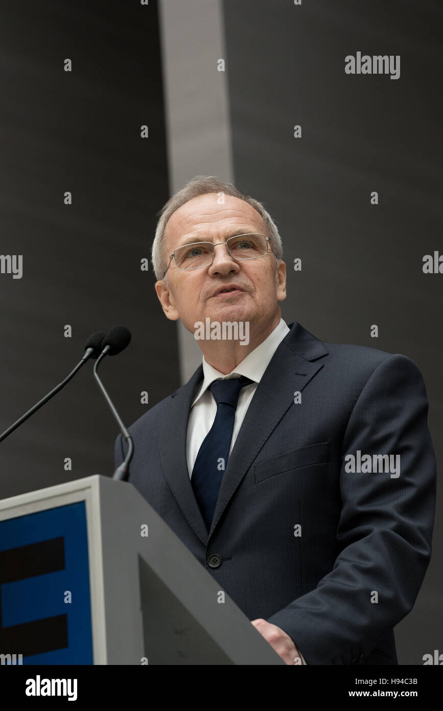 Saint Petersburg, Russia - 28 maggio 2015. Quinto San Pietroburgo giuridica internazionale di Forum. Il presidente della Corte Costituzionale Valery Zorkin durante il Foto Stock