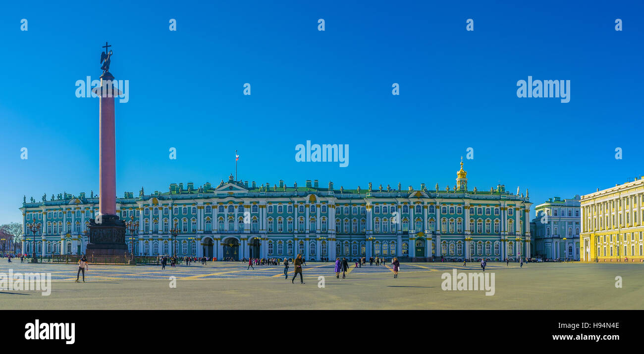 La straordinaria Winter Palace è il più notevole punto di riferimento della città Foto Stock
