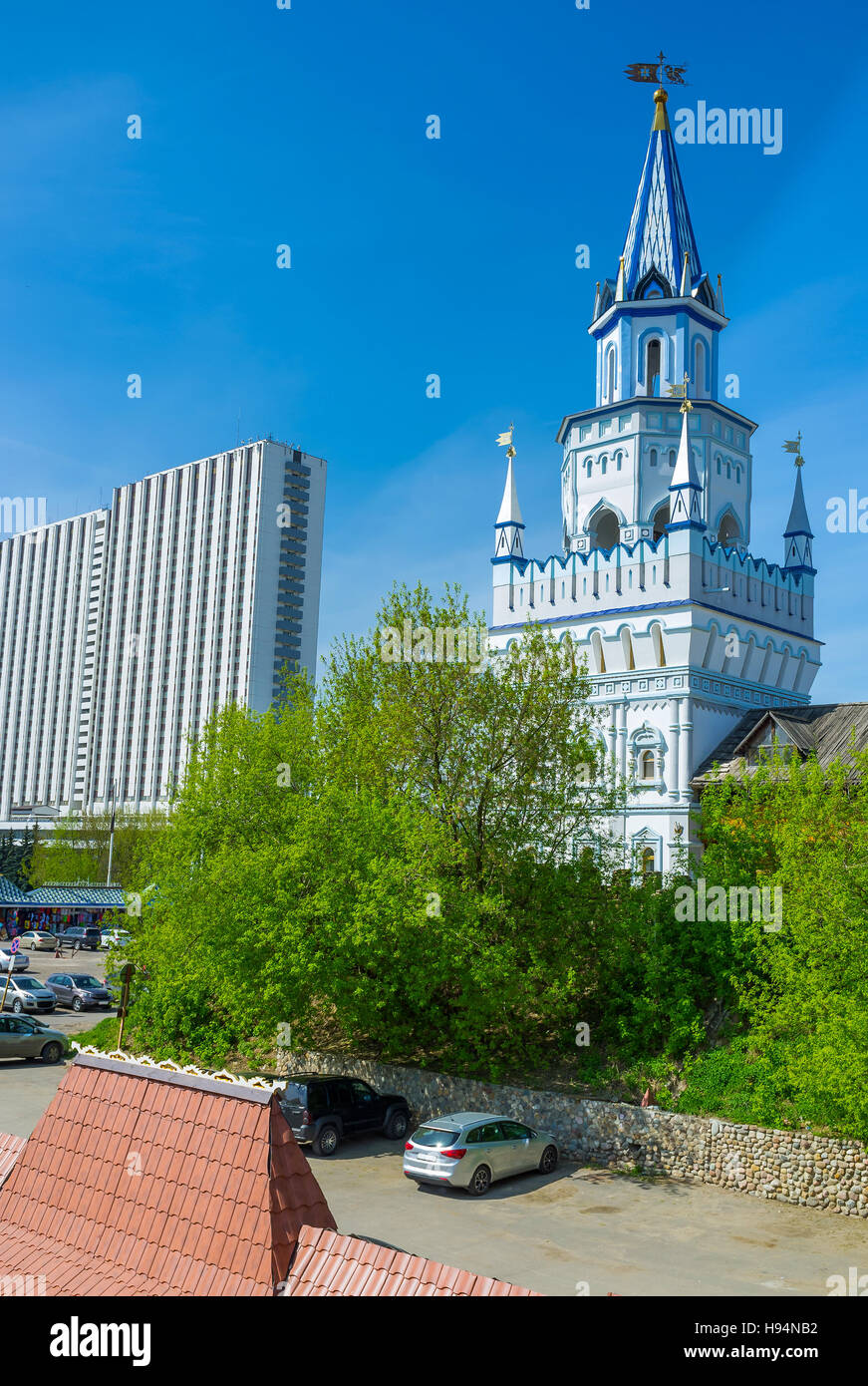 La bianca favola torre di Izmailovsky Cremlino, il centro culturale e di intrattenimento a Mosca, in Russia. Foto Stock