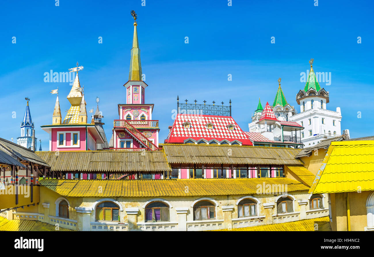 I palazzi e case signorili di Izmailovsky Mercato, situato accanto al Cremlino di izmailovo, imita la vecchia architettura russa Foto Stock