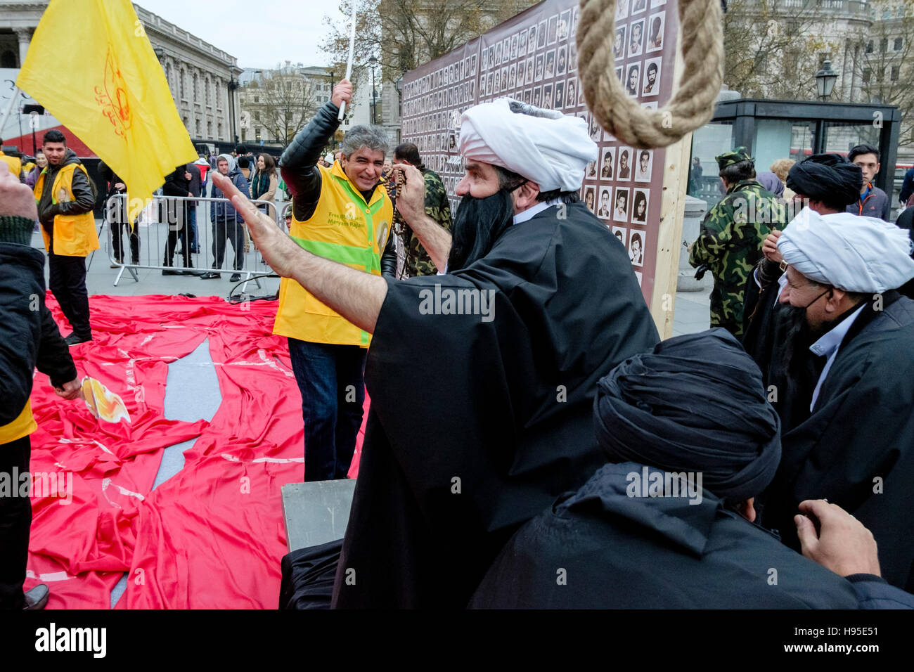 Manifestanti iraniani protestare contro la detenzione e l'uccisione di prigionieri politici da parte delle autorità in Iran. Londra, Regno Unito. Foto Stock