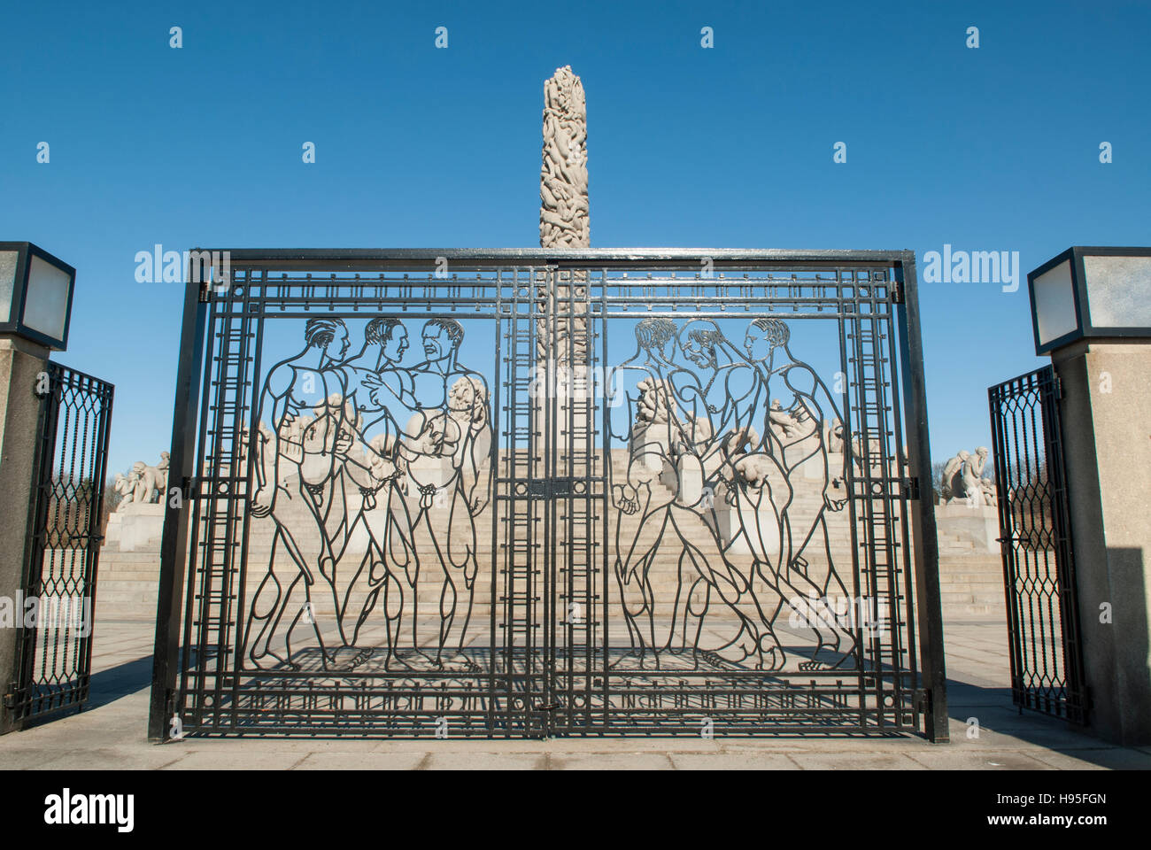 Il monolito dal gate del Parco Frogner Oslo Norvegia Europa Foto Stock