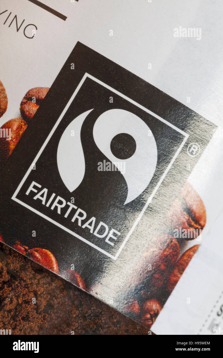 Fairtrade logo sul vaso di Marks & Spencer decaffeinato caffè istantaneo - Fairtrade simbolo logo del commercio equo e solidale Foto Stock