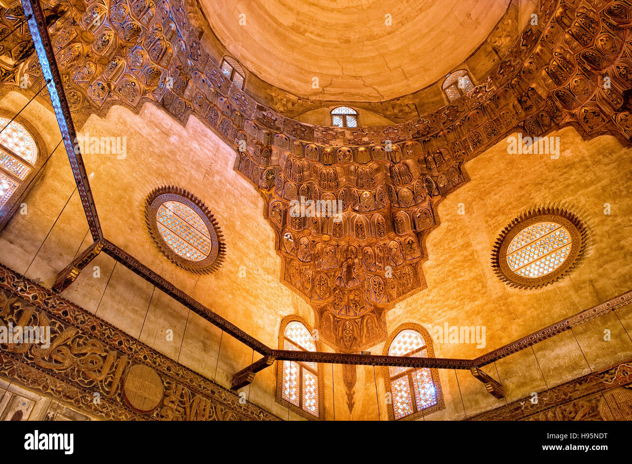 Il soffitto del sultano moschea Hassan del Cairo in Egitto Foto Stock