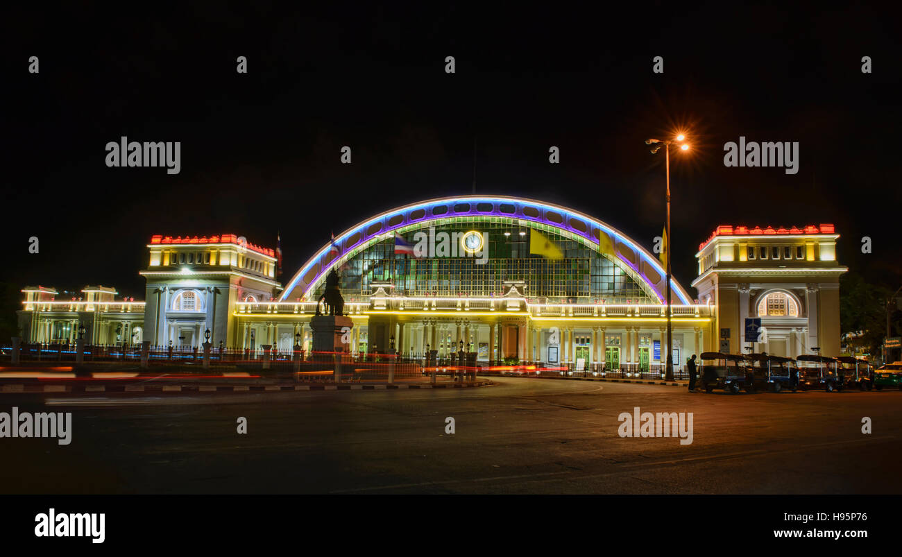 Hualamphong Stazione Ferroviaria di notte, Bangkok, Thailandia Foto Stock