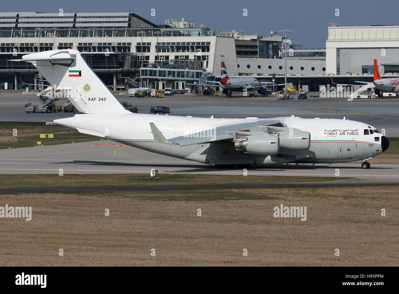 Stuttgart, Germania - 14 Marzo 2016: Kuwait Air Force, Boeing C17 Globemaster presso l'Aeroporto di Stoccarda Foto Stock