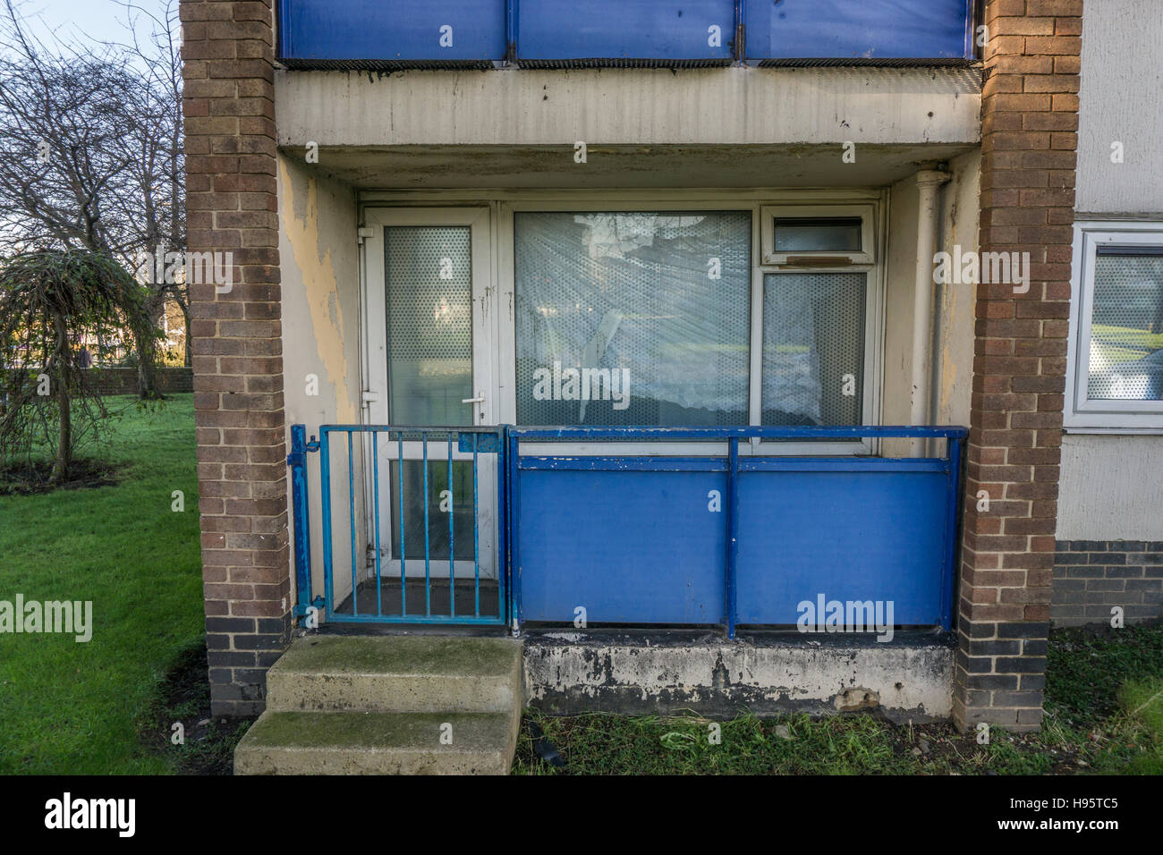 Ibbotson appartamenti sull'angolo di Leeds Road e Southgate , Huddersfield in 2015 prima della loro demolizione nel 2016. Foto Stock