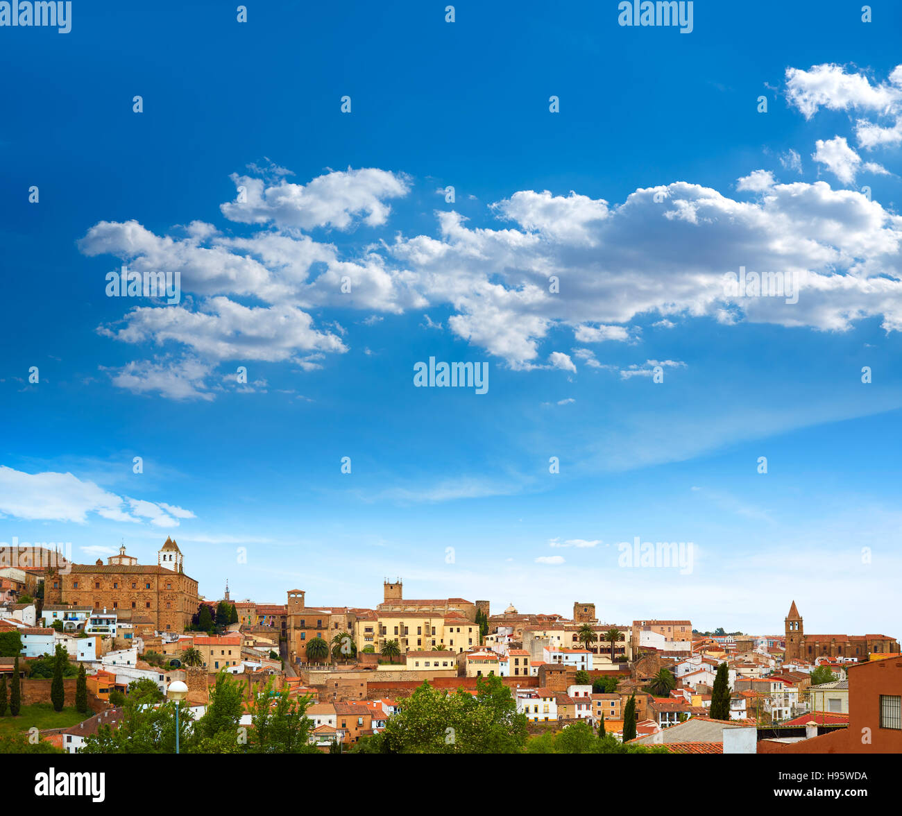 Caceres skyline in Estremadura di Spagna da Via de la Plata modo Foto Stock