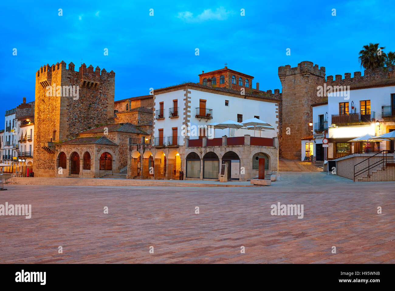 Caceres piazza di Plaza Mayor e al tramonto in Estremadura di Spagna Foto Stock