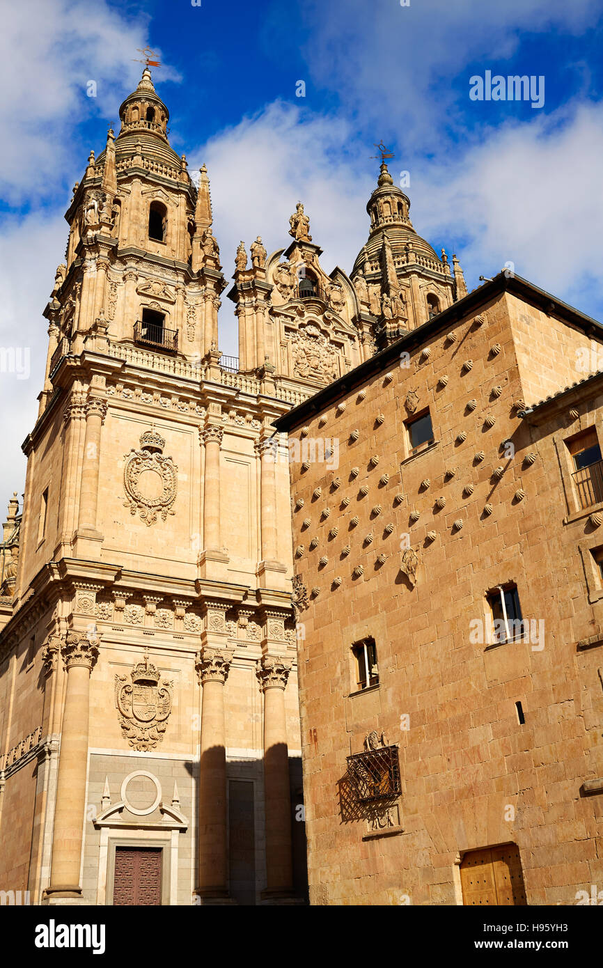 Salamanca Clerecia chiesa e casa Conchas shell house in Spagna Foto Stock
