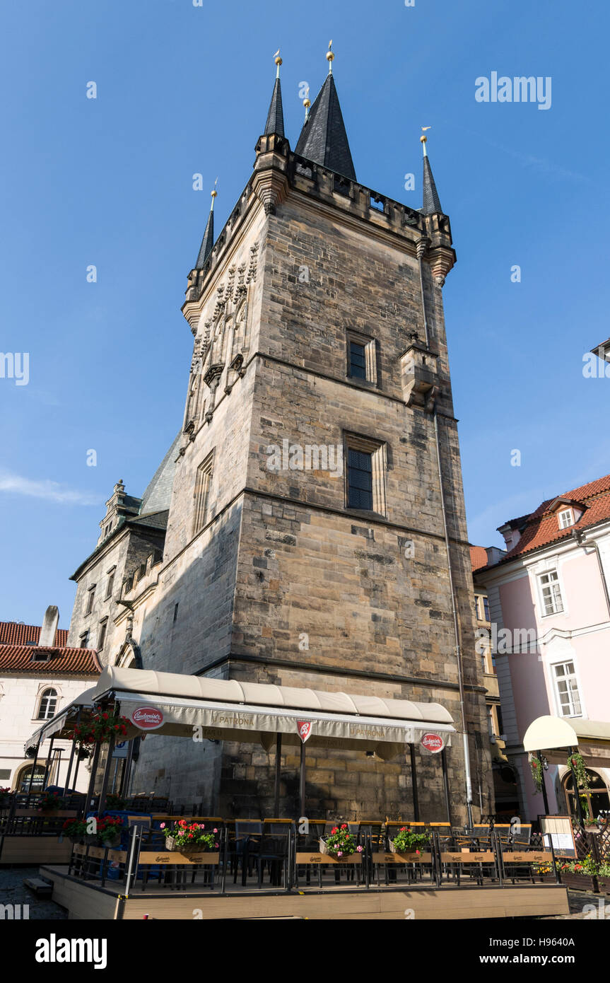 Il piccolo quartiere Le Torri del ponte sul Quartiere del Castello lato sul Ponte Carlo a Praga, Repubblica Ceca Foto Stock