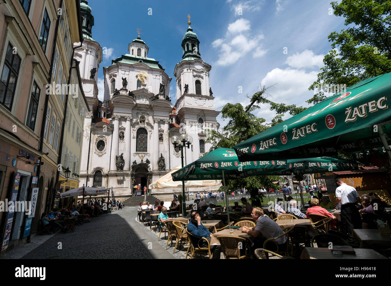 Saint Nicholas tempio in Staroměstské náměstí (Piazza della Città Vecchia) a Praga, Repubblica Ceca. Foto Stock