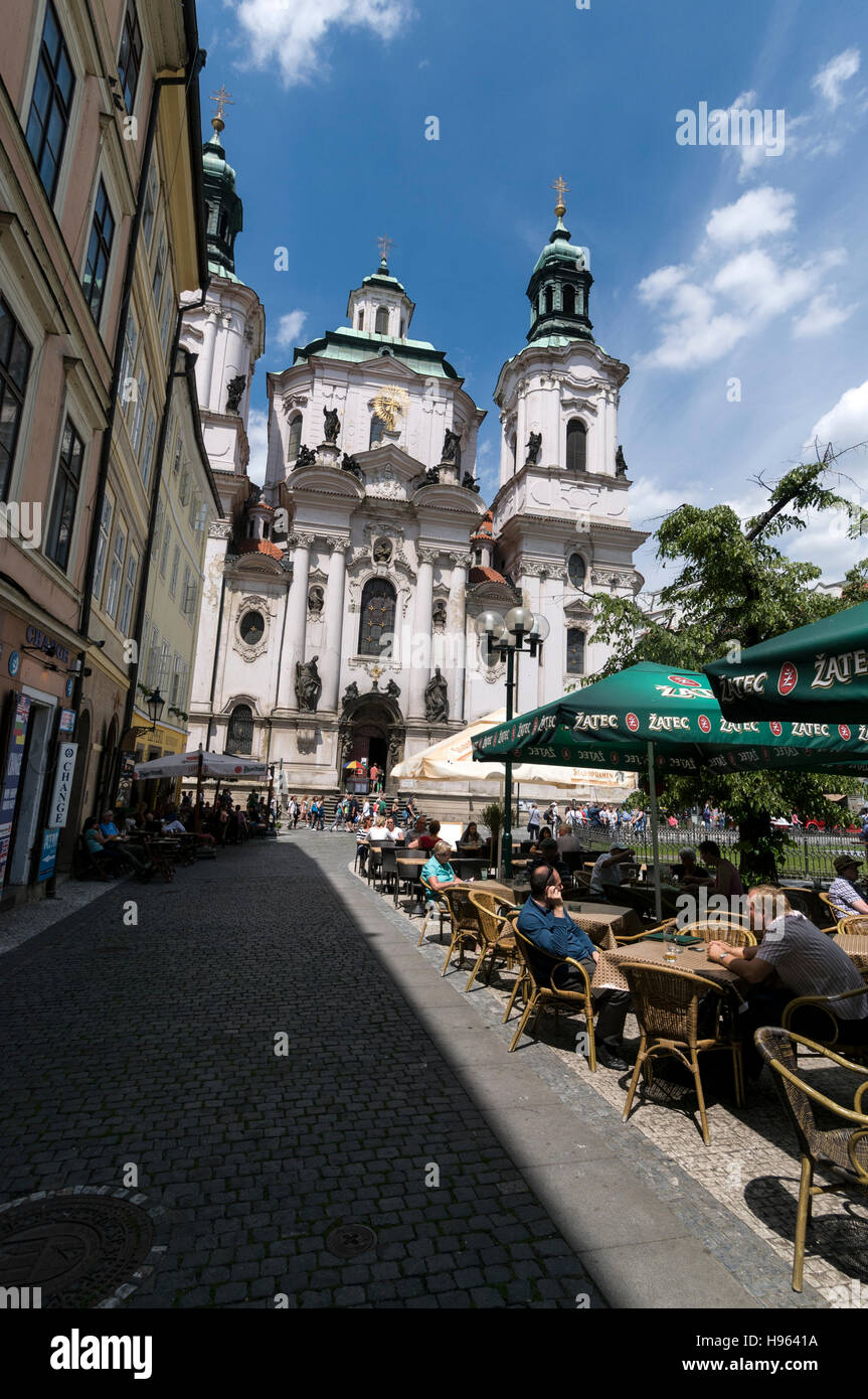 Saint Nicholas tempio in Staroměstské náměstí (Piazza della Città Vecchia) a Praga, Repubblica Ceca. Foto Stock