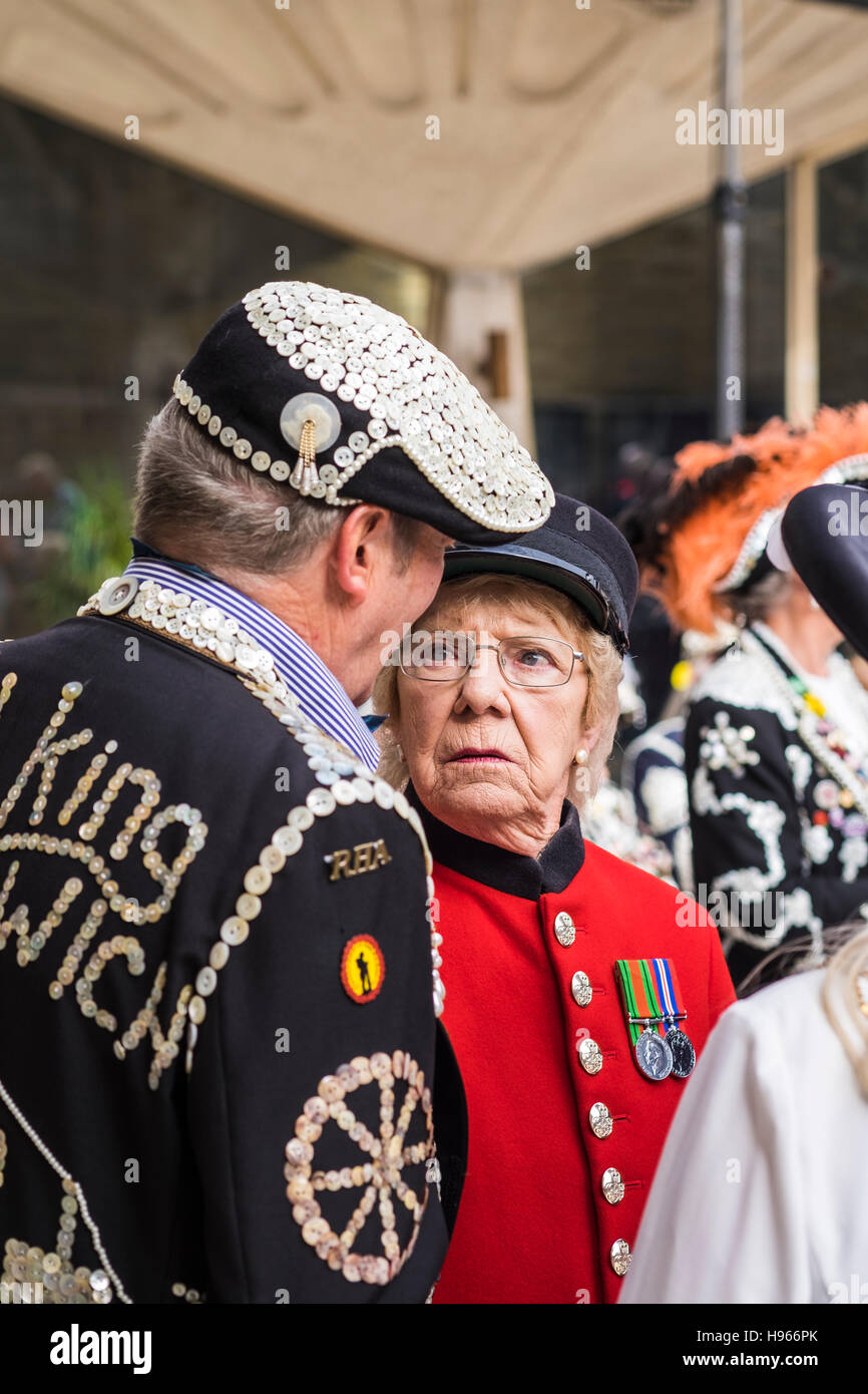 Perlacea Re&Queens Harvest Festival Parade, London, England, Regno Unito Foto Stock