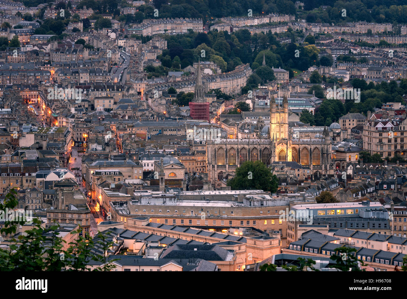 Bath è una città insieme nella campagna di laminazione del sud-ovest Inghilterra. Foto Stock
