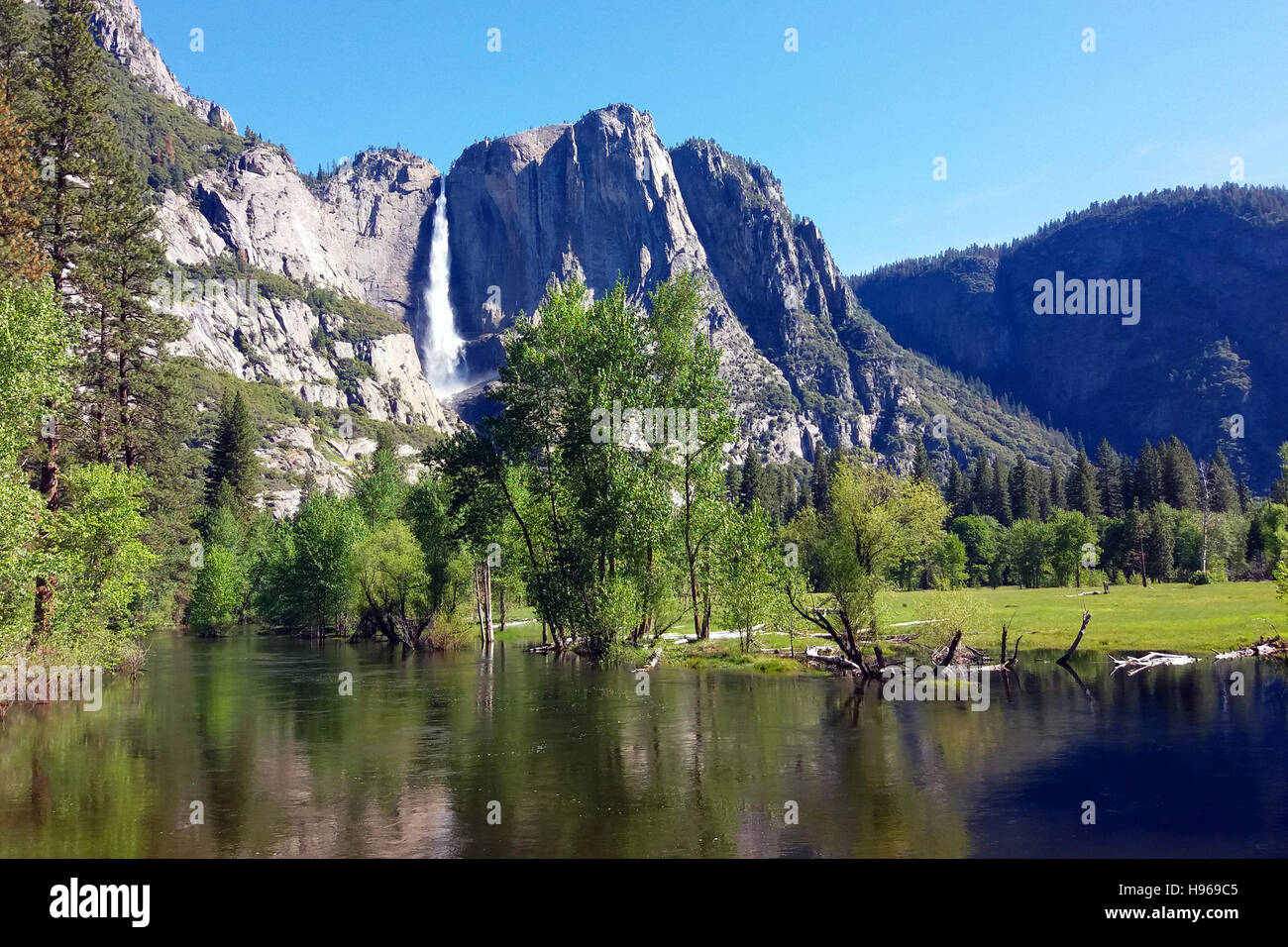 Yosemite superiore rientrano nel parco nazionale di Yosemite in California, Stati Uniti d'America sulla molla. Foto Stock