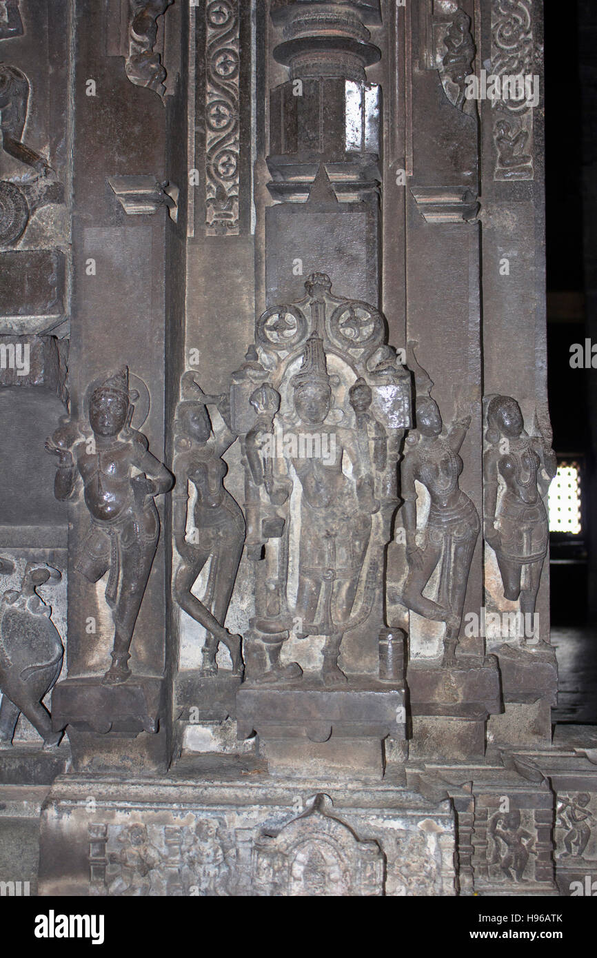 Scultura scolpita di Dio, Bhuleshwar, Maharashtra, India Foto Stock