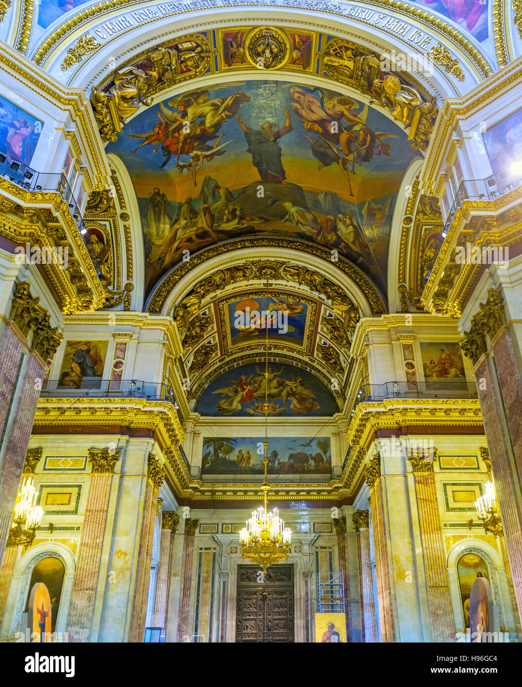 La splendida sala da preghiera di San Isacco Cattedrale, che vanta diverse tonnellate di argento e abbellimenti dorato Foto Stock