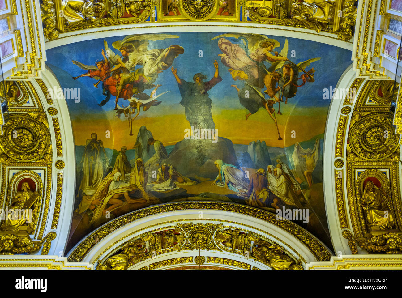 L'icona sul soffitto della St Isaac, circondato da traforature disegni e sculture Foto Stock