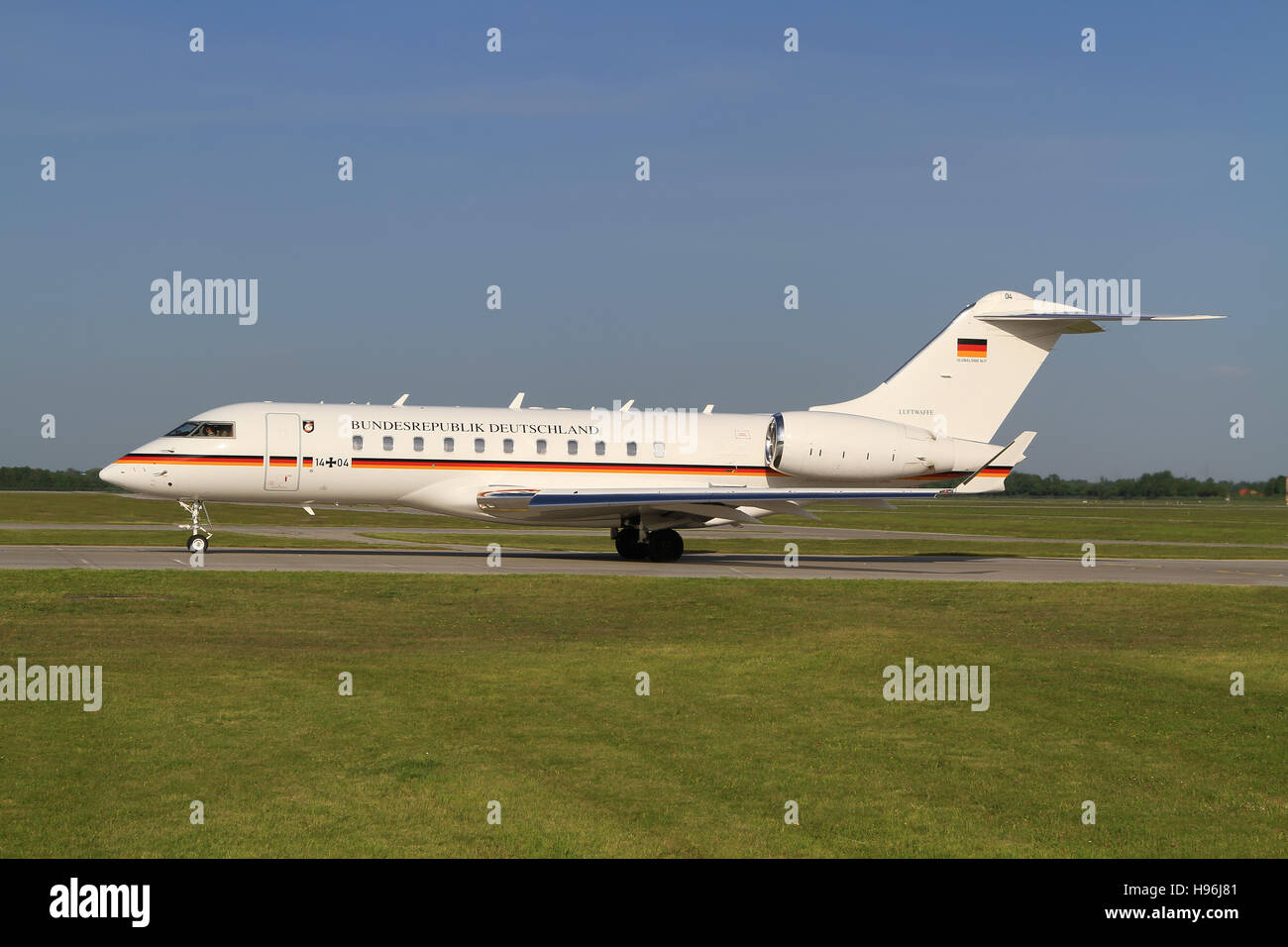Stoccarda/Germania juni 12 2012: Bombardier dal tedesco Air Force all'Aeroporto di Stoccarda. Foto Stock