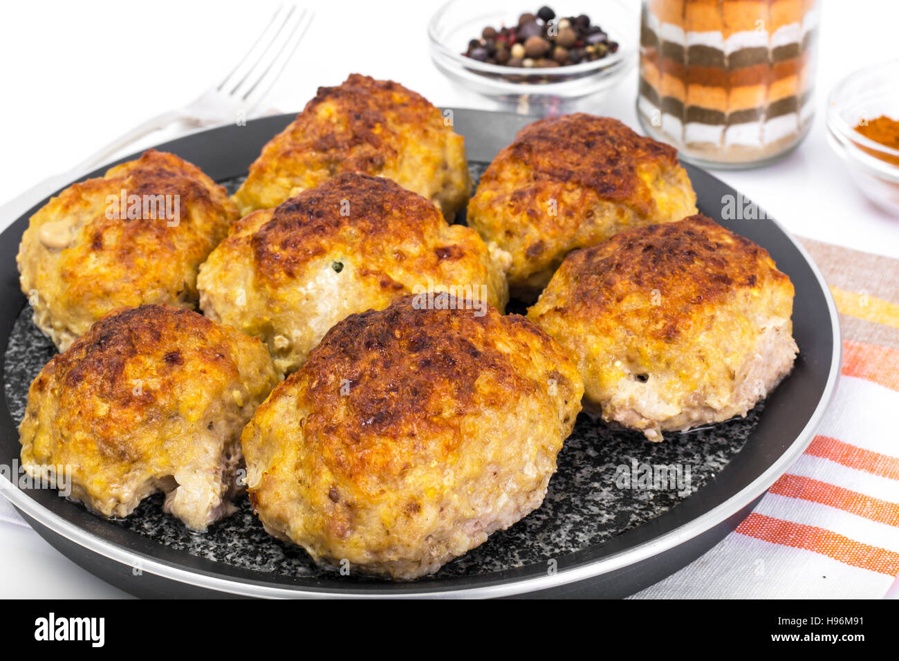 In casa di polpette di carne cotta in forno. Foto Studio Foto Stock