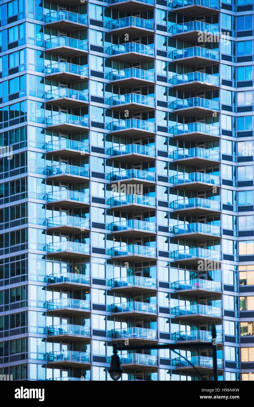 Stati Uniti d'America, nello Stato di New York, New York City, e moderno grattacielo Foto Stock