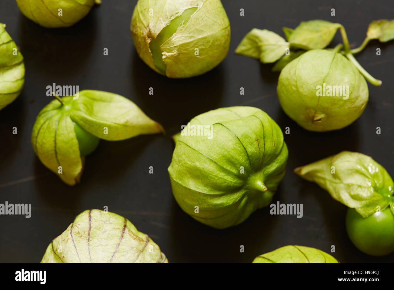 Tomatillos crudo Foto Stock