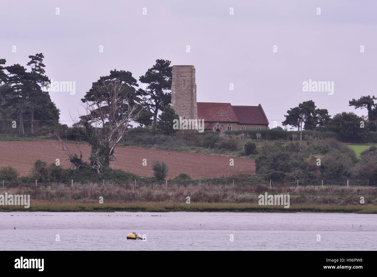 Ramsholt chiesa di Tutti i Santi sul fiume Deben Inghilterra Suffolk REGNO UNITO Foto Stock