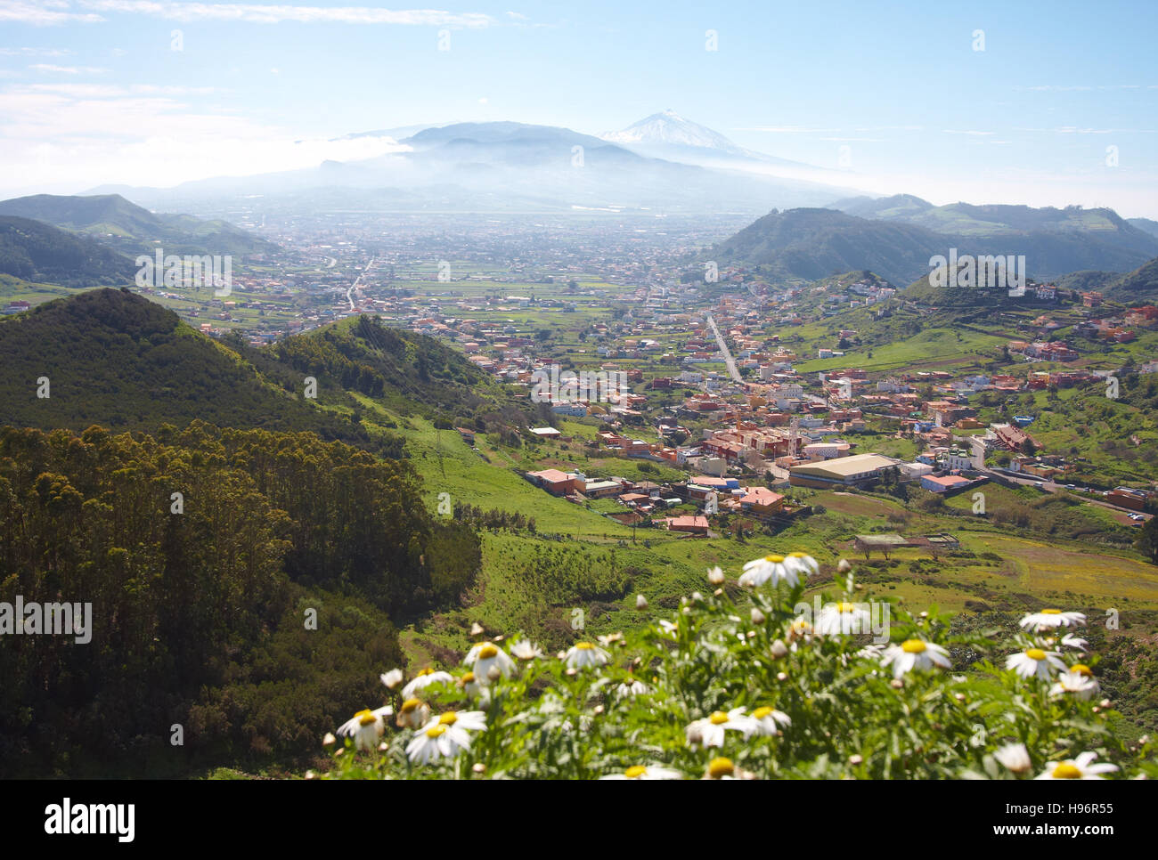 Città di La Laguna a bordo di Las Montanas de Anaga, Anaga Massif, Tenerife, Spagna Foto Stock