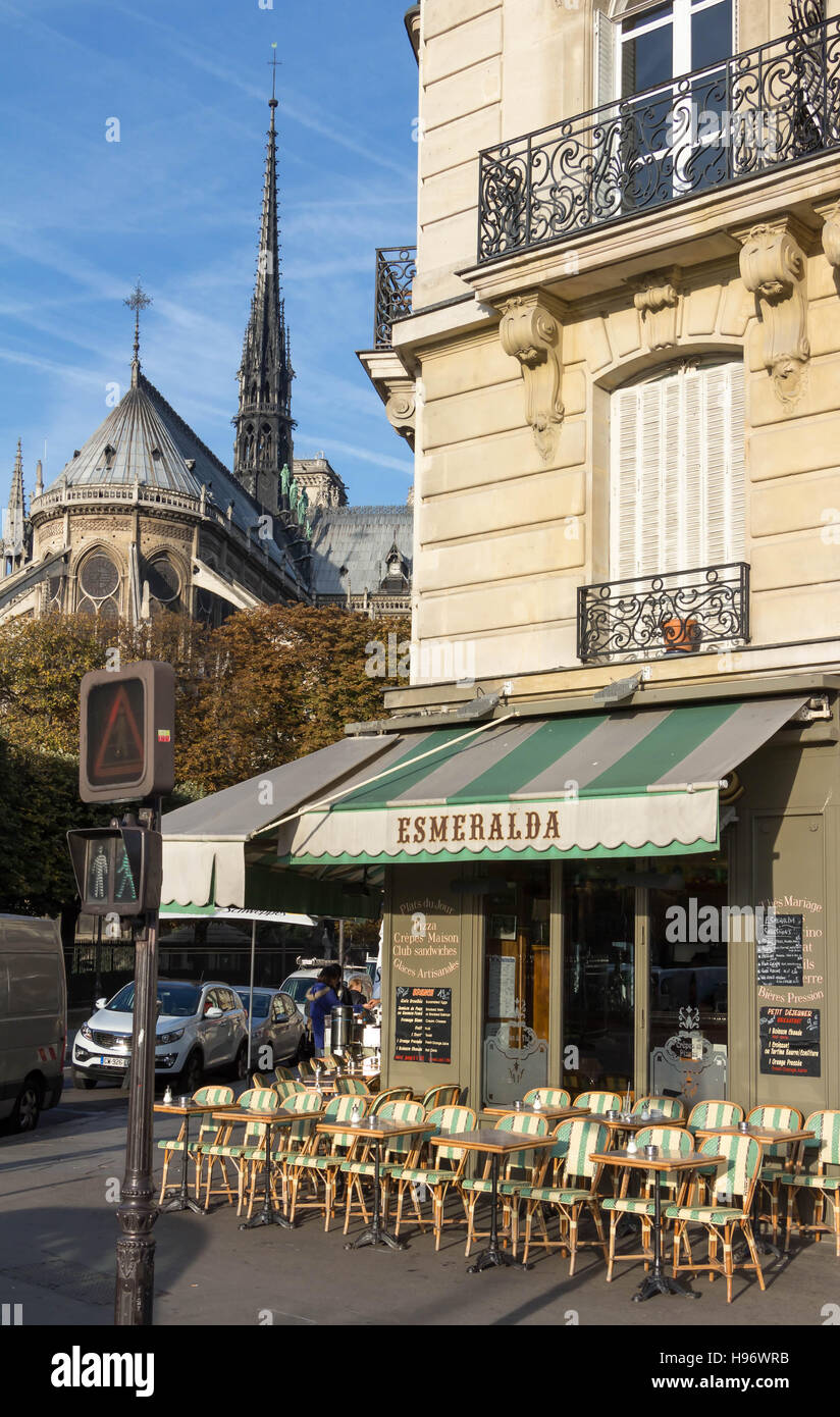 Parigi, France-November 06, 2016 : il celebre Café Esmeralda si trova vicino alla cattedrale di Notre Dame di Parigi, Francia. Foto Stock