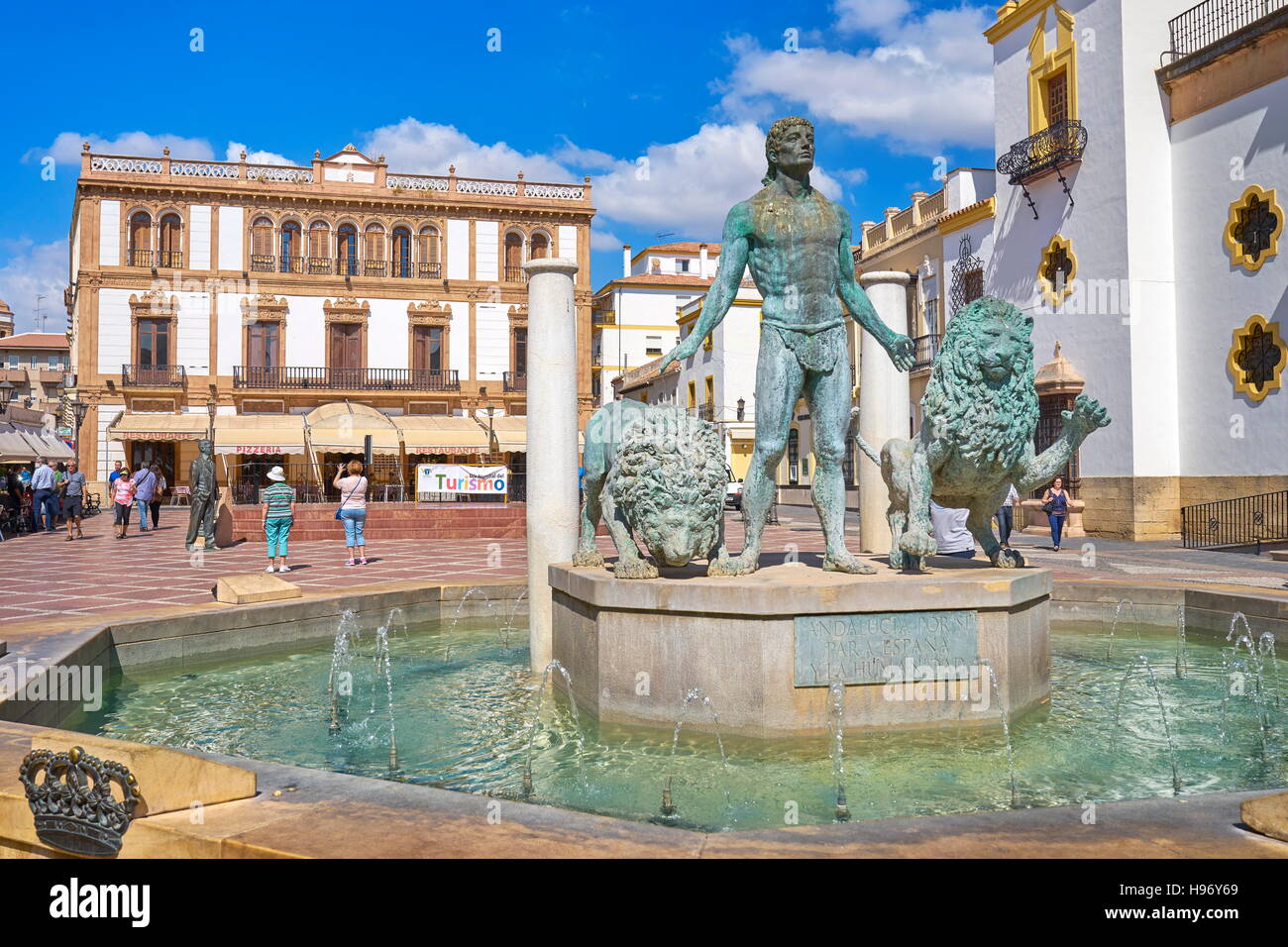 Fontana in Plaza del Socorro, Ronda, Andalusia, Spagna Foto Stock