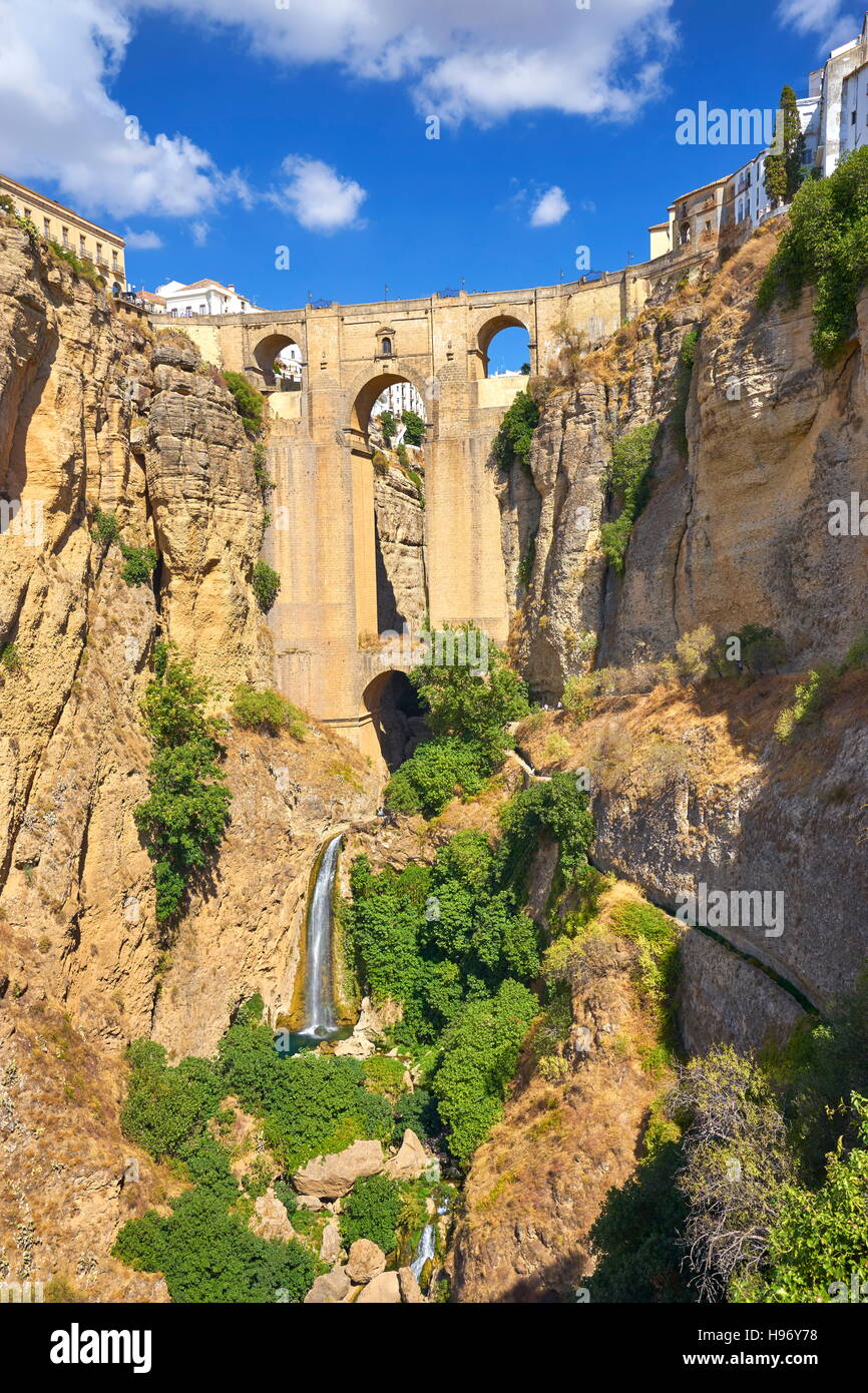 El Tajo Gorge Canyon, Puente Nuevo Bridge, Ronda, Andalusia, Spagna Foto Stock