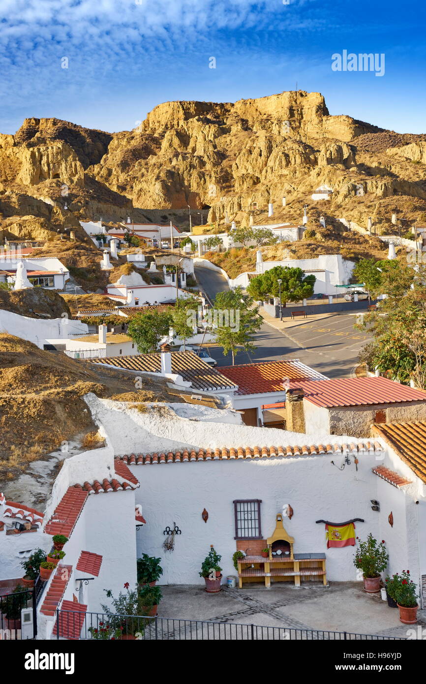 Vista del paesaggio di grotte troglodite abitazioni, Guadix, Andalusia, Spagna Foto Stock