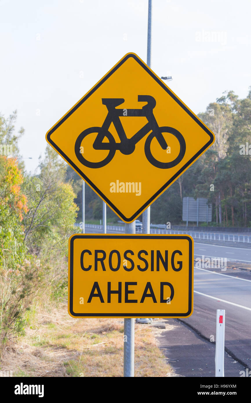 Bike crossing sign immagini e fotografie stock ad alta risoluzione - Alamy