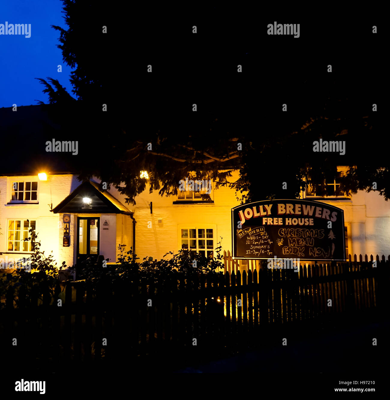 Jolly brewers pub di notte Milton Cambridge Cambridgeshire England Regno Unito 2016 Foto Stock