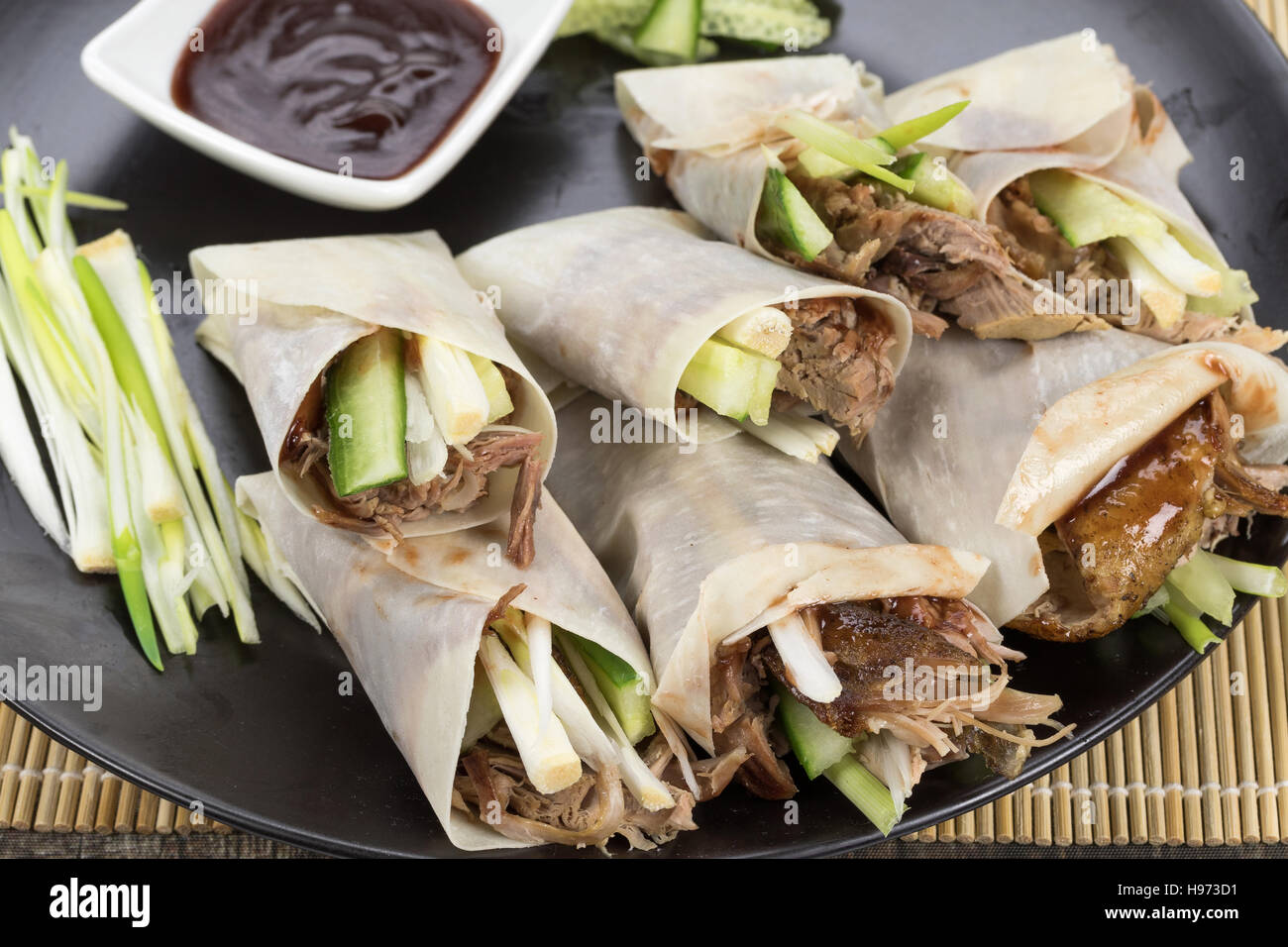Anatra alla Pechinese avvolge e salsa hoisin Foto Stock