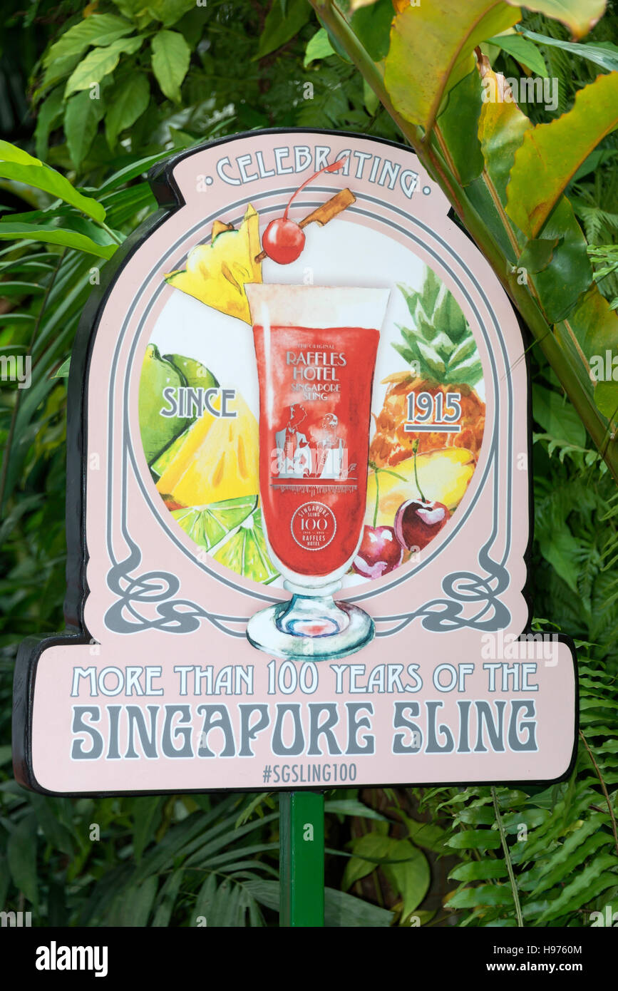 Barra lunga Singapore Sling (100 anni celebrazione) firmare al Raffles Hotel Singapore, Beach Road, isola di Singapore, Singapore Foto Stock