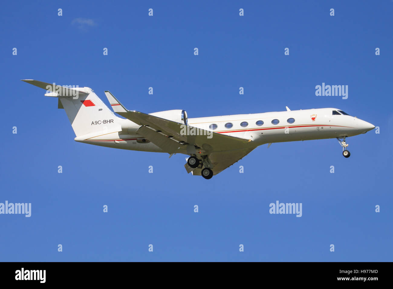 Zurigo/Svizzera luglio10, 2016: Oman Amiri Golfo 5 atterraggio all'aeroporto di Zurigo. Foto Stock
