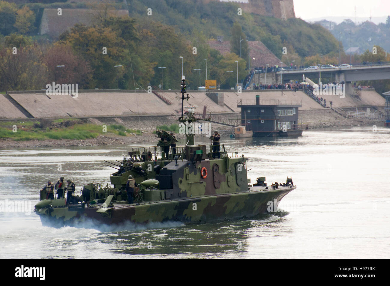 Corazzate sul fiume Danubio durante la parata militare a Novi Sad Serbia, 2016 Foto Stock