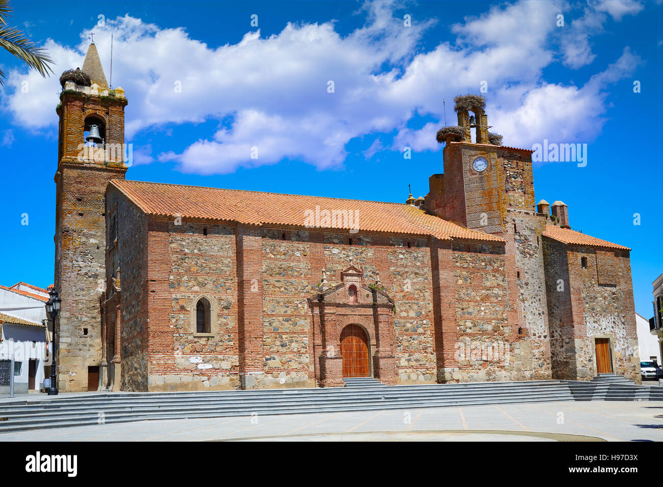 Monasterio chiesa San Pedro apostol da via de la Plata il modo in Estremadura di Spagna Foto Stock